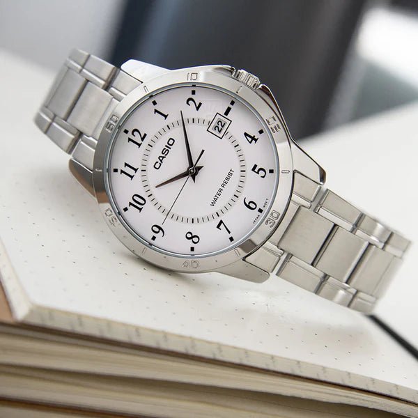 Casio MTP-V004D-7BUDF quartz men's watch featuring a silver-white dial with date display and polished stainless link bracelet